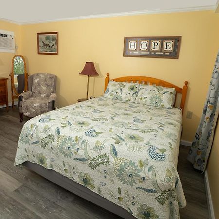 Governor'S Rock Motel Shaftsbury Εξωτερικό φωτογραφία