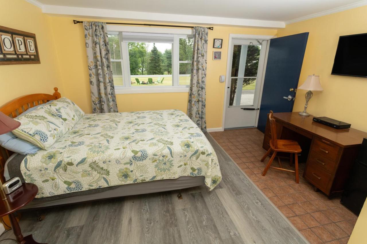 Governor'S Rock Motel Shaftsbury Εξωτερικό φωτογραφία
