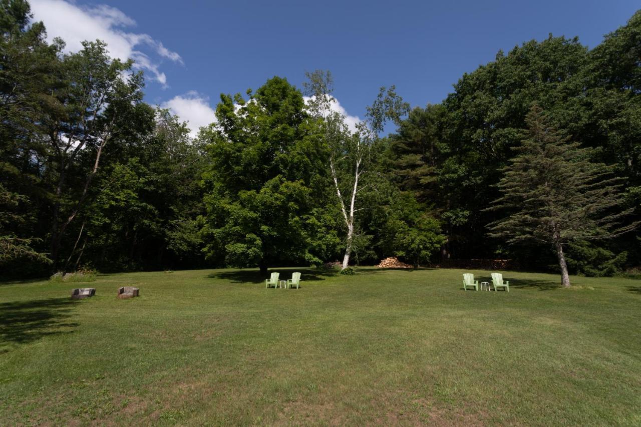Governor'S Rock Motel Shaftsbury Εξωτερικό φωτογραφία
