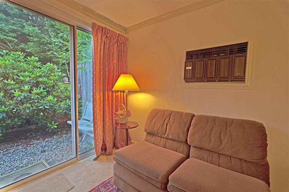 Governor'S Rock Motel Shaftsbury Εξωτερικό φωτογραφία