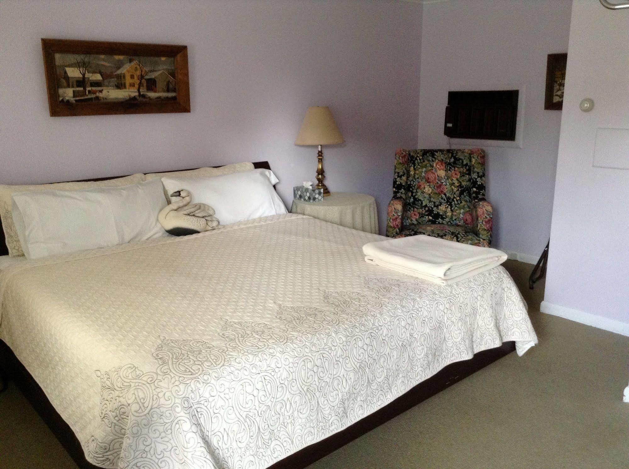 Governor'S Rock Motel Shaftsbury Εξωτερικό φωτογραφία