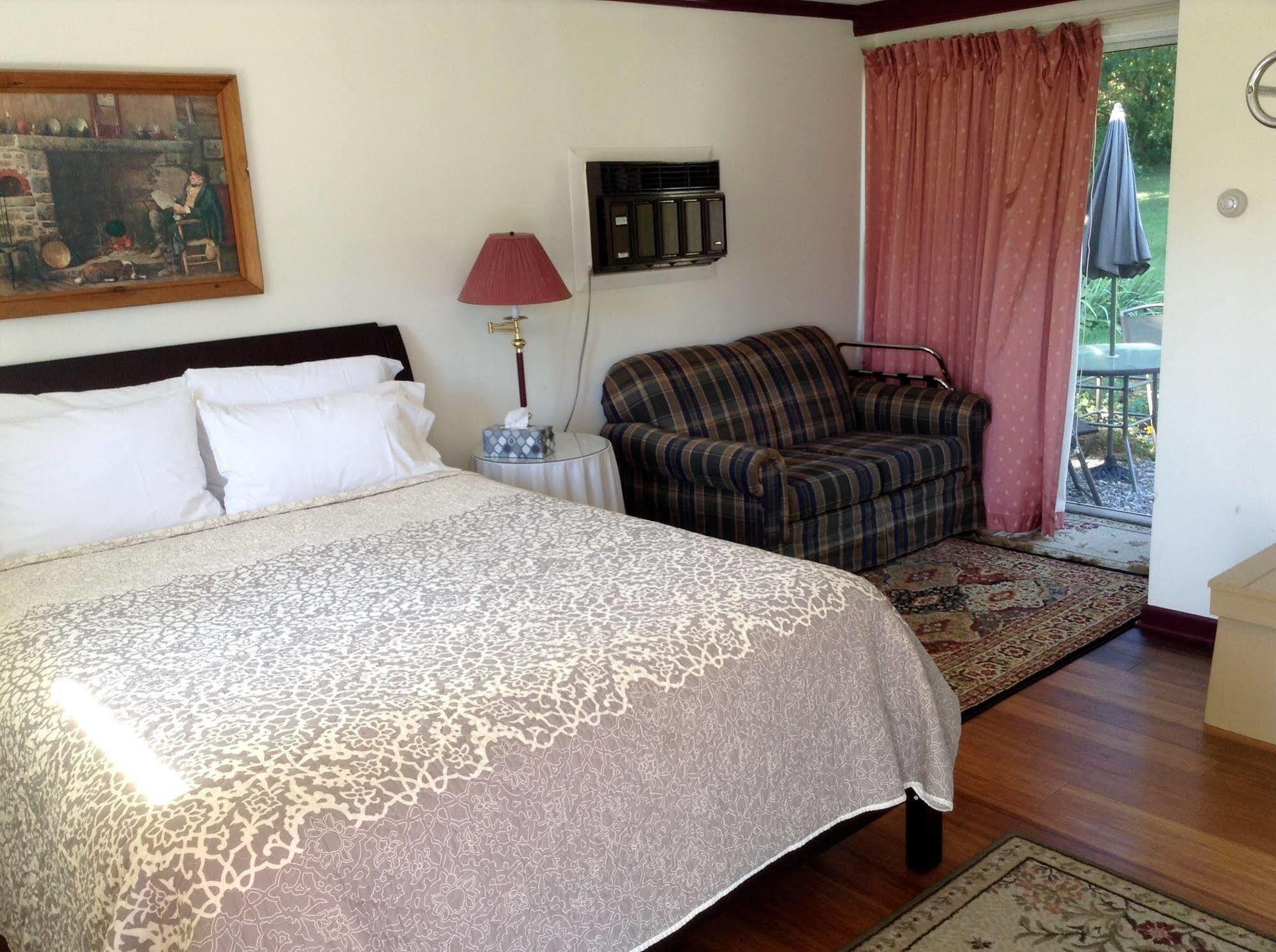 Governor'S Rock Motel Shaftsbury Εξωτερικό φωτογραφία