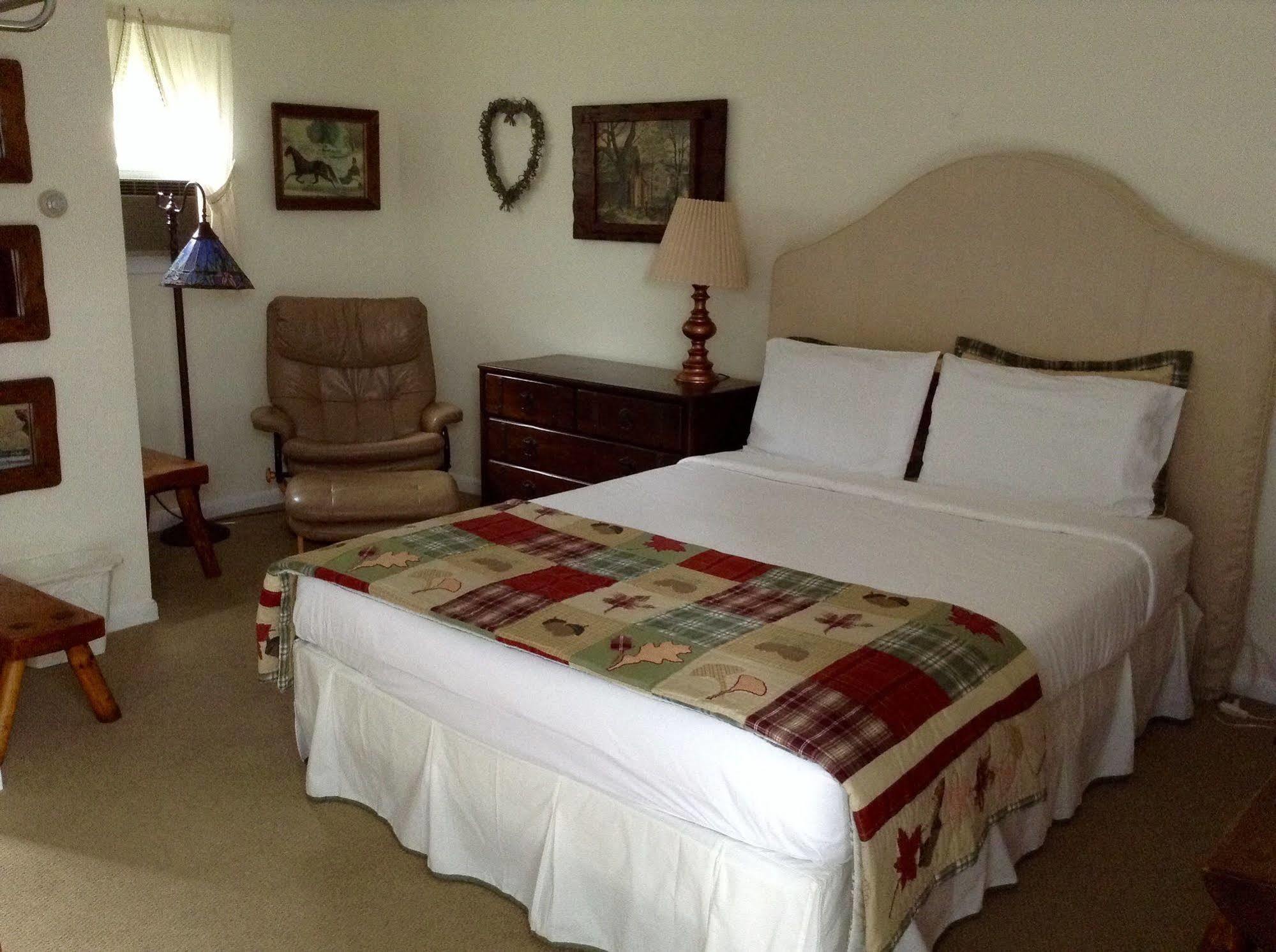 Governor'S Rock Motel Shaftsbury Εξωτερικό φωτογραφία