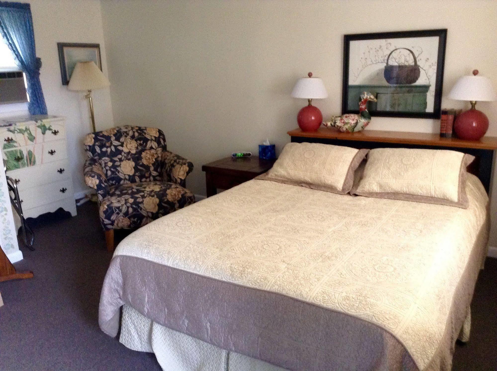 Governor'S Rock Motel Shaftsbury Εξωτερικό φωτογραφία