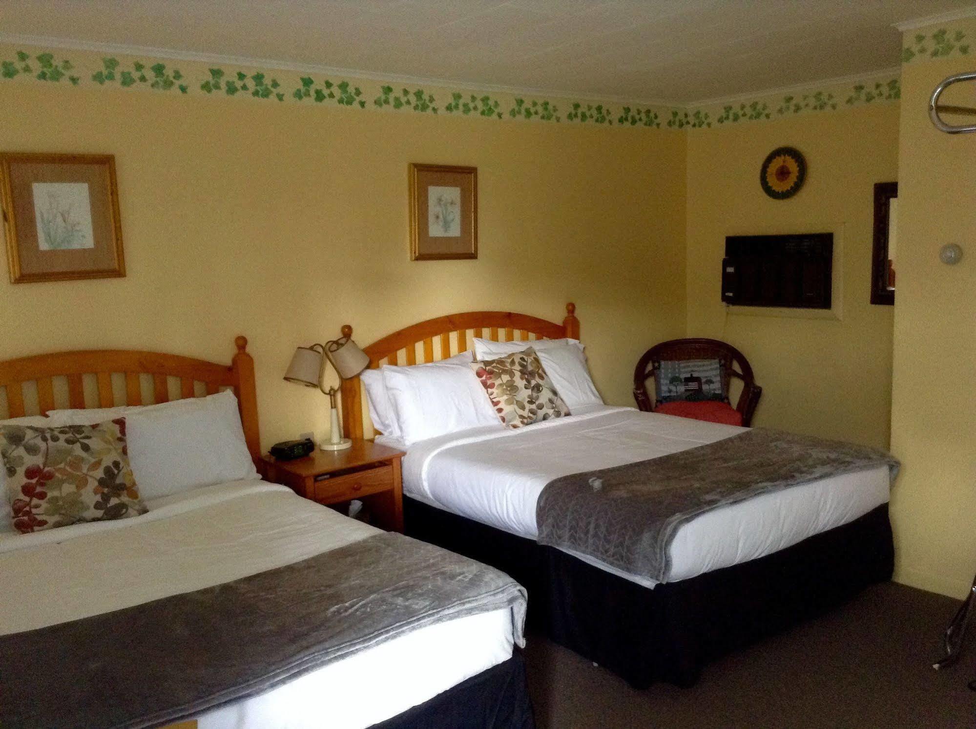 Governor'S Rock Motel Shaftsbury Εξωτερικό φωτογραφία